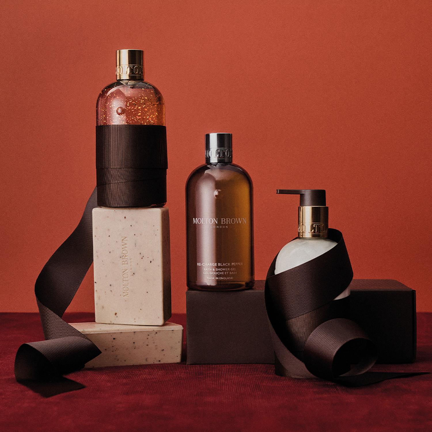 Re-charge Black Pepper Bodyscrub Bar 250gRe-charge Black Pepper Bodyscrub Bar 250g